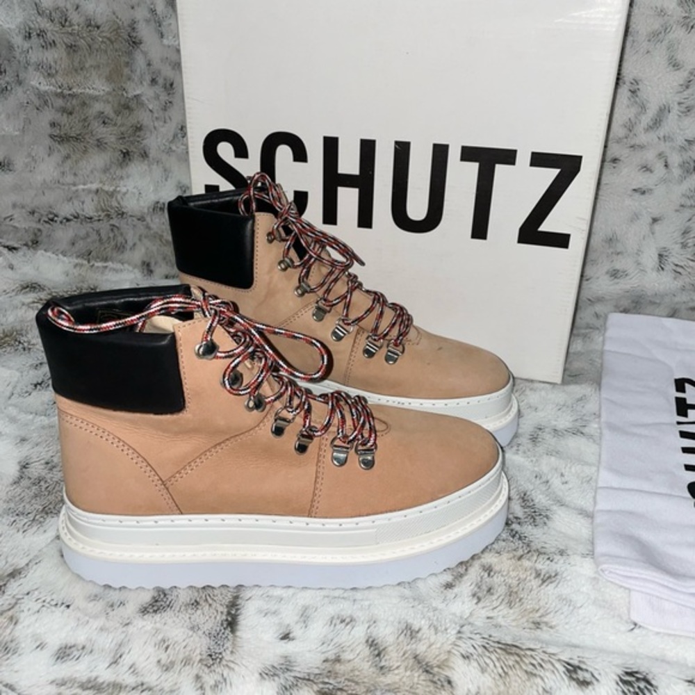 🆕 BNIB Schutz Marlua Leather Platform Lace Up Chunky Boots Honey Beige & Black
